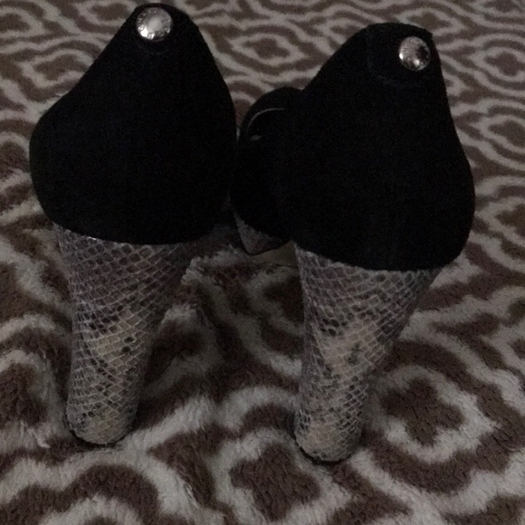 Michael Kors Heel Pump Suede - Picture 3 of 4